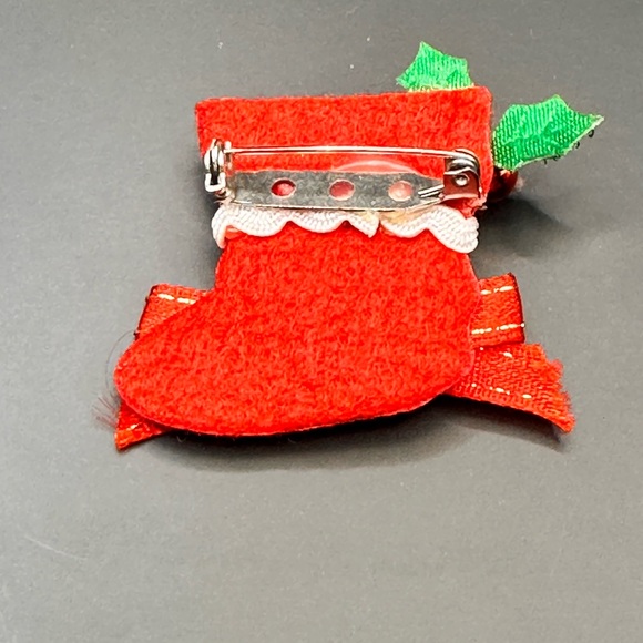 Vintage Christmas Santa Boot Mistletoe Red Felt Brooch Pin 1.4” x 2” - Picture 2 of 2